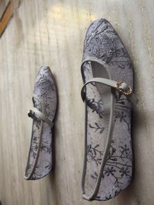 Elegant Grey Lace Ballet Flats *size 40*