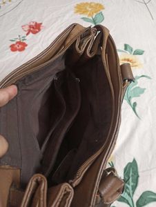 pure leather hand bag in very good condition