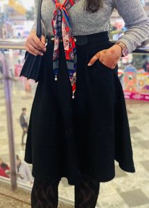 Chic Grey Top &amp; Black Skirt Outfit