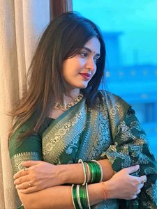 Elegant Green Silk Saree with Intricate Weave