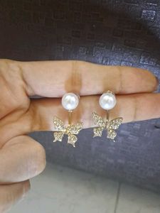 ✨Korean Sparkling Butterfly Earrings 🦋