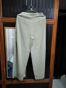 Stylish Wide-Leg Neutral Trousers