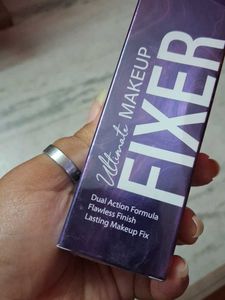 Hilary Rhoda Makeup Fixer