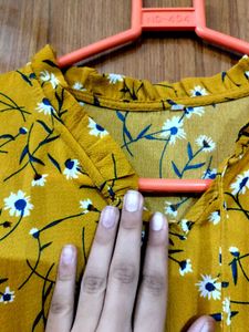 Floral Bell Sleeve Top🍋