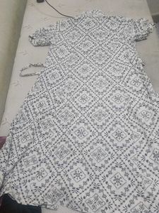 Elegant White &amp; Black Printed Kurta