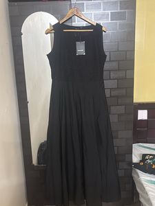 Elegant Black Sleeveless Midi Dress