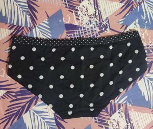 Brand New Victoria Secret Panties in Size M/28