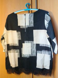 Chic Geometric Print Top with Lace Trim