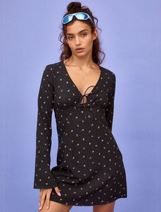 H&amp;M Cutesy Floral Tie-Detail Dress