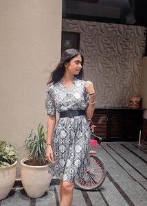 Chic Monochromatic Print Dress