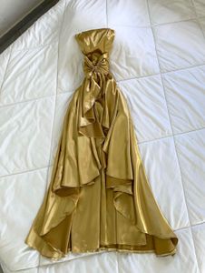Elegant Gold Strapless Gown with Bow Detail