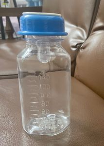 Newborn feeding bottle and nasal cleaner set