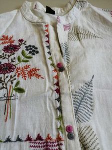 White Embroidered Kurta with Floral Print
