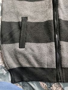 Sleeveless Wollen Jacket