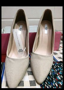 Stylish Beige Pointed Toe Heels