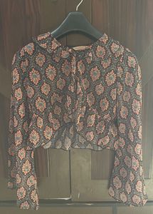 Combo of 4 mesh tops!!!