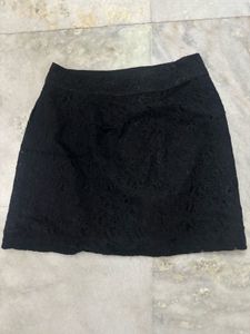Chic Black Lace Mini Skirt