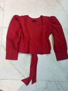 women’s red top