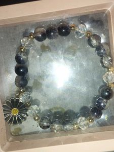 Daisy Charm Beaded Bracelet