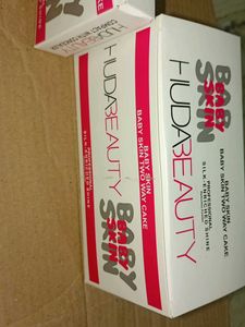 Huda Beauty Baby Skin Two Way Cake