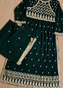 Elegant Green Kurta Set with Intricate Embroidery