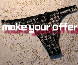 Chic Houndstooth Thong with Bow