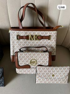 Micheal kors slingbags