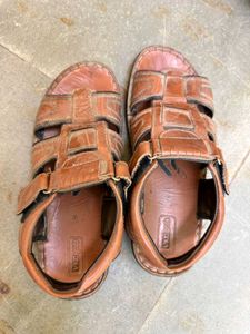brown sendal