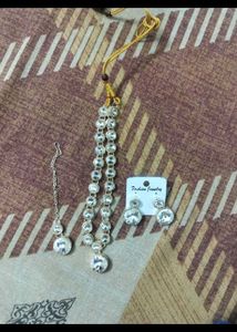 Women Neck with ear rings and mangtika