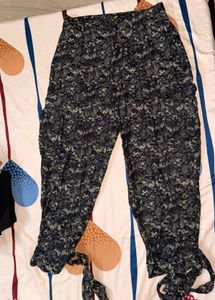 Zara Printed Cargo Pants 🖤