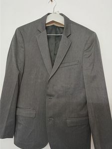 A professional Arrow Men's Grey Blazer