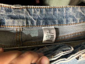 Ripped Light Wash Jeans straight fit