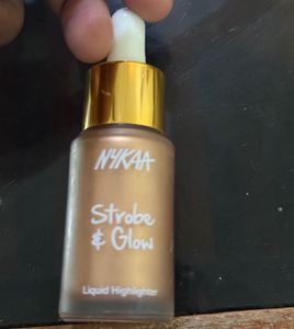 NYKAA Strobe & Glow Highlighter