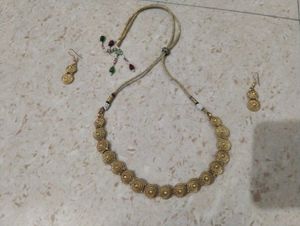 Elegant Gold Toned Necklace &amp; Earrings Set