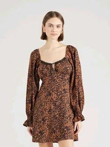 1039. Chic Leopard Print Mini Dress