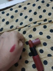 Lipstick Swatch &amp; Tube