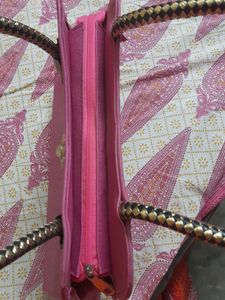 Pink Colour Pretty Elegant Handbag 👜  Perfect For Classy And Fashionable Or Festive Events. Can Easily Contain Purse, Mobile, Umbrella, Big Waterbottle, Makeup, Sunglasses,Tab Etc