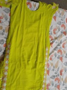 Vibrant Parrot Green Kurta Set With free Earrings