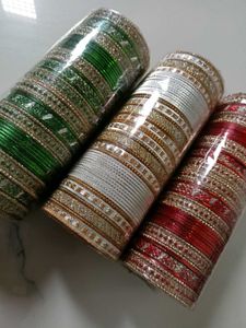 sophisticated metal bangles chhoda set..