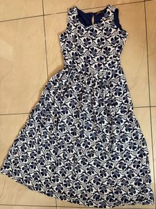 Chic Navy &amp; White Floral Sleeveless Dress