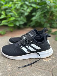 Unisex Adidas Black &amp; White Sports Shoes