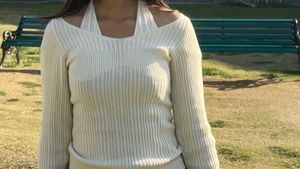 Cream Ribbed Knit Sweater with Halter Neck