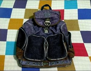 IT IS A PURPLE COLOR SHOULDER BAG.....