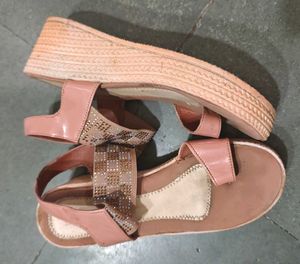 Embellished Pink Toe Ring Sandals 💝