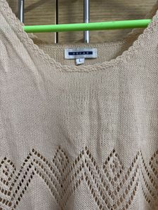 Elegant Sleeveless Knit Top with Cutout Design