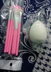 Brand New*** Brushes 6 Peices With 1 Puff