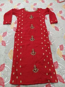 Red Embroidered Kurti with Navy Banarasi Dupatta