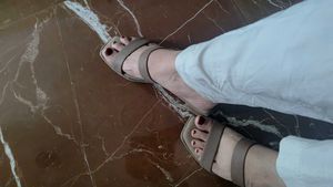 beautiful sandle, use only one time