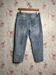 Embroidered Cropped Jeans