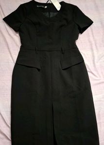 An elegent black bodycon..with brand new like qual